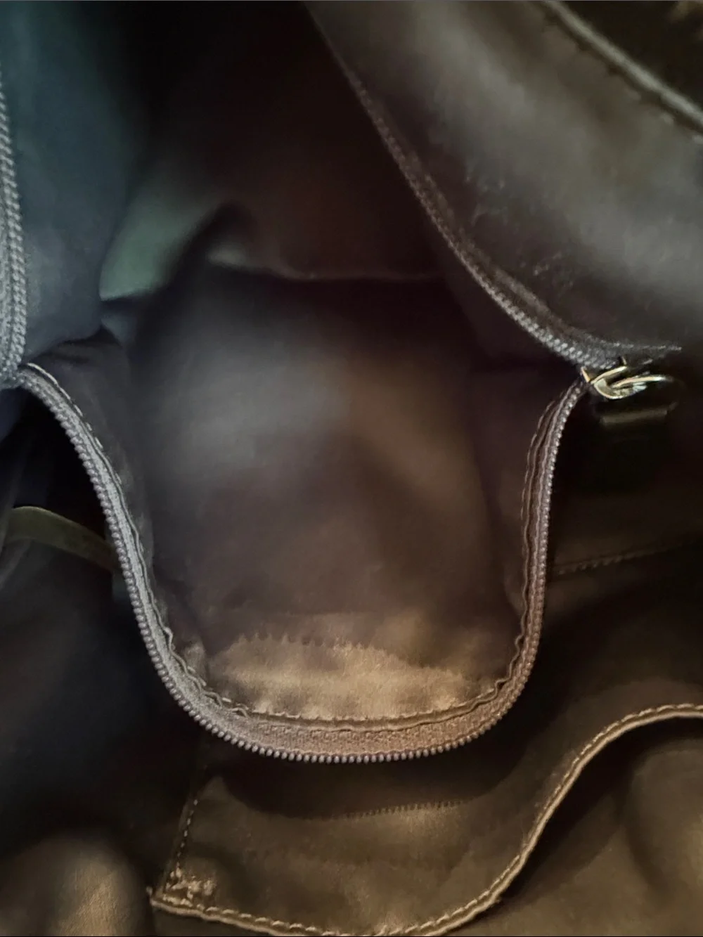 Coach Vintage Y2K Daisy Black Leather Shoulder Bag with Front Zip and Logo.